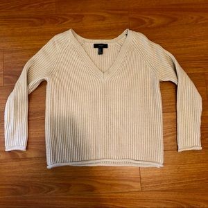 🌺 Tan wide V-neck sweater